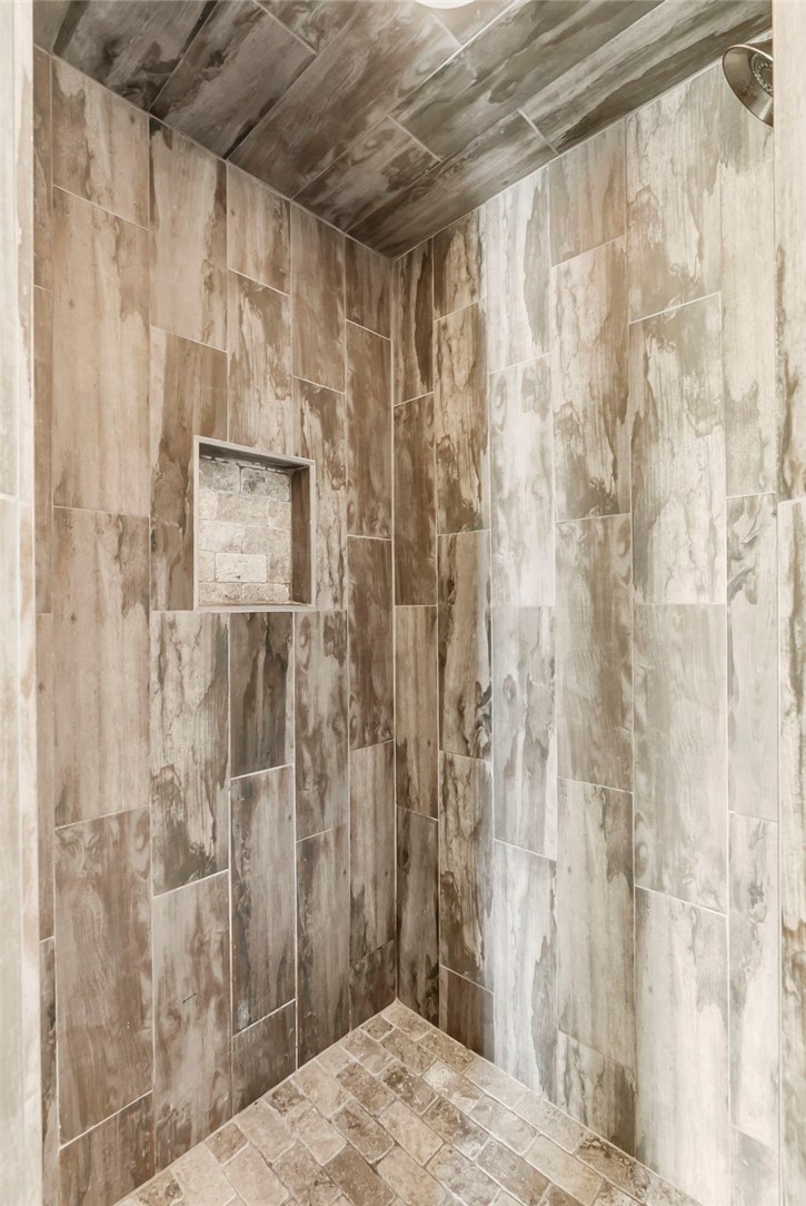 Pleasant Acres Sub Rogers - Residential Lease