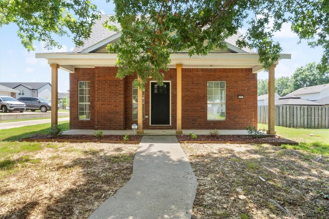 Move-In Ready in Fayetteville! This beautifully remodeled home features oversized bedrooms, abundant storage, and a prime location just 15 minutes from the U of A. Updates include all-new carpet, flooring, fixtures, lighting, fresh paint, cabinets, and stainless-steel appliances — with the refrigerator included. Enjoy the charm of a covered front porch, a shaded front yard, and easy access to shopping, dining, and entertainment. Perfect for personal use or as an investment property. Don’t wait — this one will go fast!