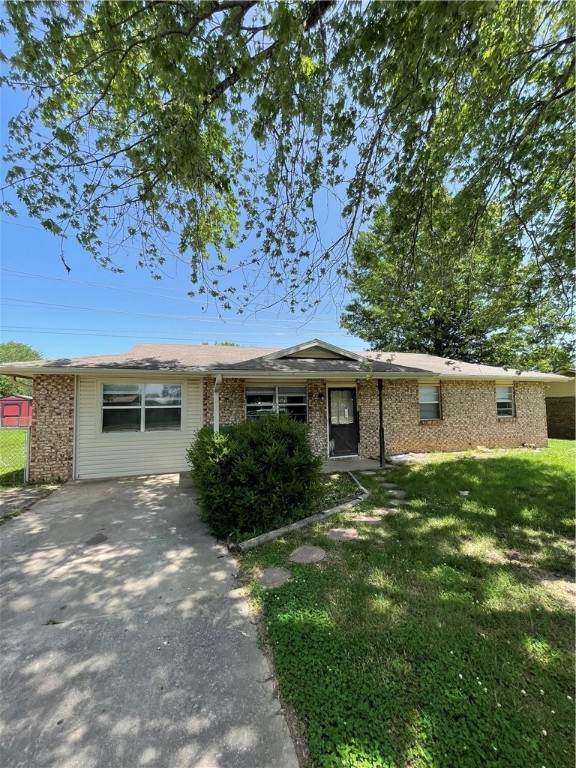 Nice house in Springdale. Home features 3 bedrooms 1.5 bathrooms, new carpets in bedrooms, wood floors in living room, large back yard with patio for entertaining.