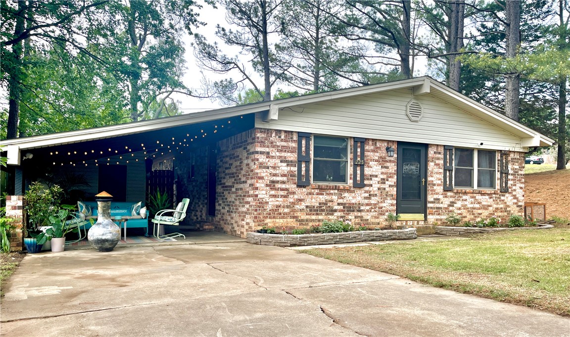 Such a RARE find in this market and, at this price - Wow ! Nicely updated 3 BR/2 Full BA home in town but with great country feel, pace & surroundings. Massive Master Suit with newer master BA sets this home way above anything in this price point. Wait, there's nothing else in this price point ! Walk to school or the store and enjoy the wonderful West Fork community yet only 10 minutes from Fayetteville.
Corner lot provides added privacy, while mature trees provide abundant shade on those warm NWA days. Double living rooms, great kitchen that opens into formal dining make this rare find ready to entertain ! Home has so much charm and warmth. You feel it when you walk in.
So hard to find anything good in this price point. This one, is move-in-ready. The only thing this home is missing is... You !