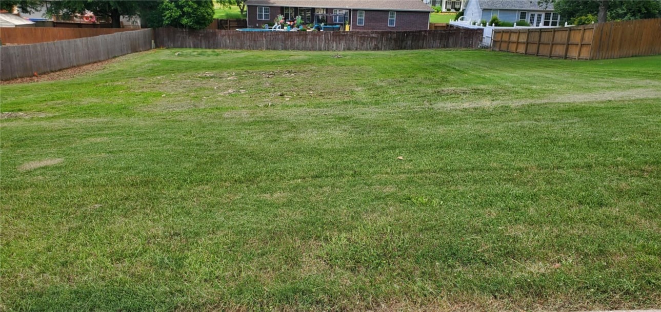 Prime lot for your dream home! This is a great location in the Greens, located on the north side of Harrison, with an easy drive to the golf course in your golf cart! Nearly 1/3 of an acre in one of Harrison's most desirable area.