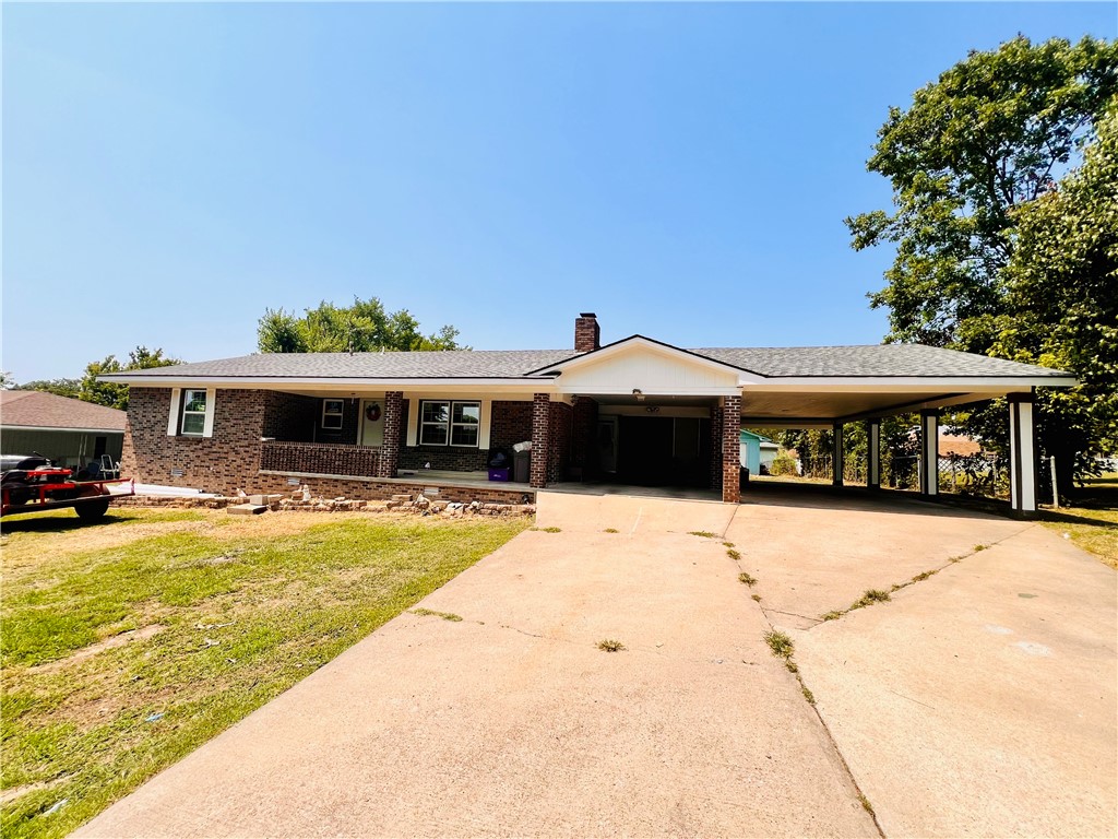 Charming 3-Bedroom Brick Home with Great Potential!
This fully brick home features 3 bedrooms, 2 full bathrooms, and 1 half bathroom, offering plenty of space for you and your family. The house boasts several recent upgrades, including a new roof (installed May 2024), new windows throughout, and a newly installed side door leading to the spacious bonus/entertainment room with a high ceiling, new gutters will be installed.
Enjoy the convenience of extra storage behind the yard and the added safety of a tornado basement, a unique feature not found in many homes.
This home is currently occupied, and the owner is finishing up a few final details. Please schedule your appointment at least one day in advance