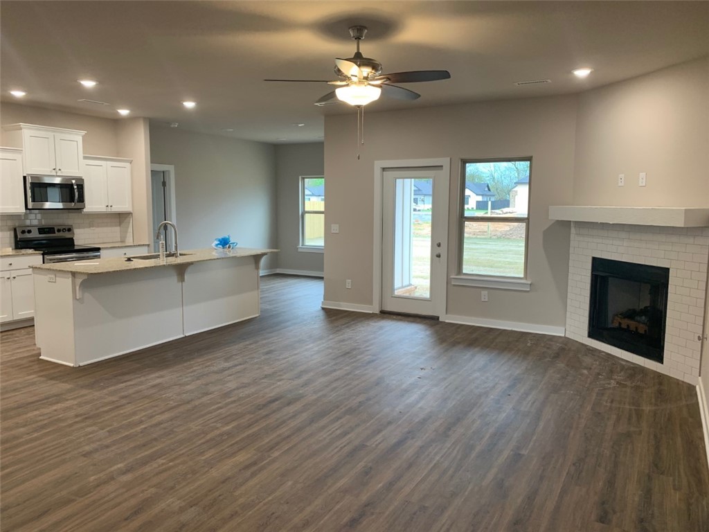 Farmington Heights Ph I - Residential Lease