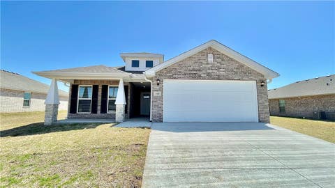 Photo of 300 Oak Avenue, Gentry, AR 72734 (MLS # 1355403)