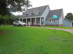 Nice buy for this home on the north side of Harrison! Featuring 6 bedrooms, 3 and 1/2 baths, main floor has gorgeous kitchen, 2 bedrooms, 2 1/2 baths,and large living room. Upstairs, you will find 4 bedrooms, and a large family room. There is a huge detached garage, beautiful deck and large (1.92 acres m/l) lot!Lots of updates, handicap access., This one feels like home, and is a must see!