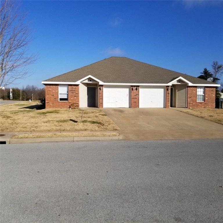 Nice duplex in Centerton featuring 3 bedrooms, 2 bathrooms, & 1 car garage. Laminate wood floors in living room, carpet in bedrooms. All appliances included. New paint throughout.