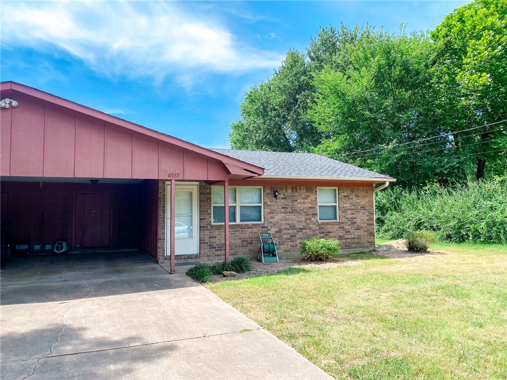 Updated unit located off of Wedington Dr. 3 miles from I-49. This unit features a washer, dryer, and refrigerator. The unit also offers just under a cleared acre sized lot. Owner provides a bi-weekly mow and trim. Pets are negotiable. $250 non negotiable pet fee. $800 deposit.
Application Link: https://pacerentsnwa.managebuilding.com/Resident/rental-application/new/apply