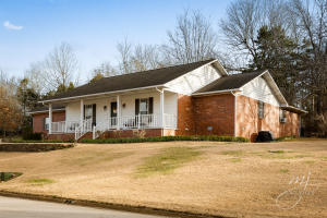 This spacious, single-family home in Robinwood Subdivision features both updated modern amenities and character in a fantastic location. The large kitchen boasts solid surface counters and tiled backsplash.. There is a breakfast nook and formal dining room. Three built-in desks throughout the home. The spacious master suite has 2 walk-in closets and 5 piece master bath. Perfectly landscaped on 2 lots. Outdoor living has 2 patios perfectly placed to enjoy the seasonal flowers. The garage is oversized PLUS a 13.5 X18 ft. workshop.