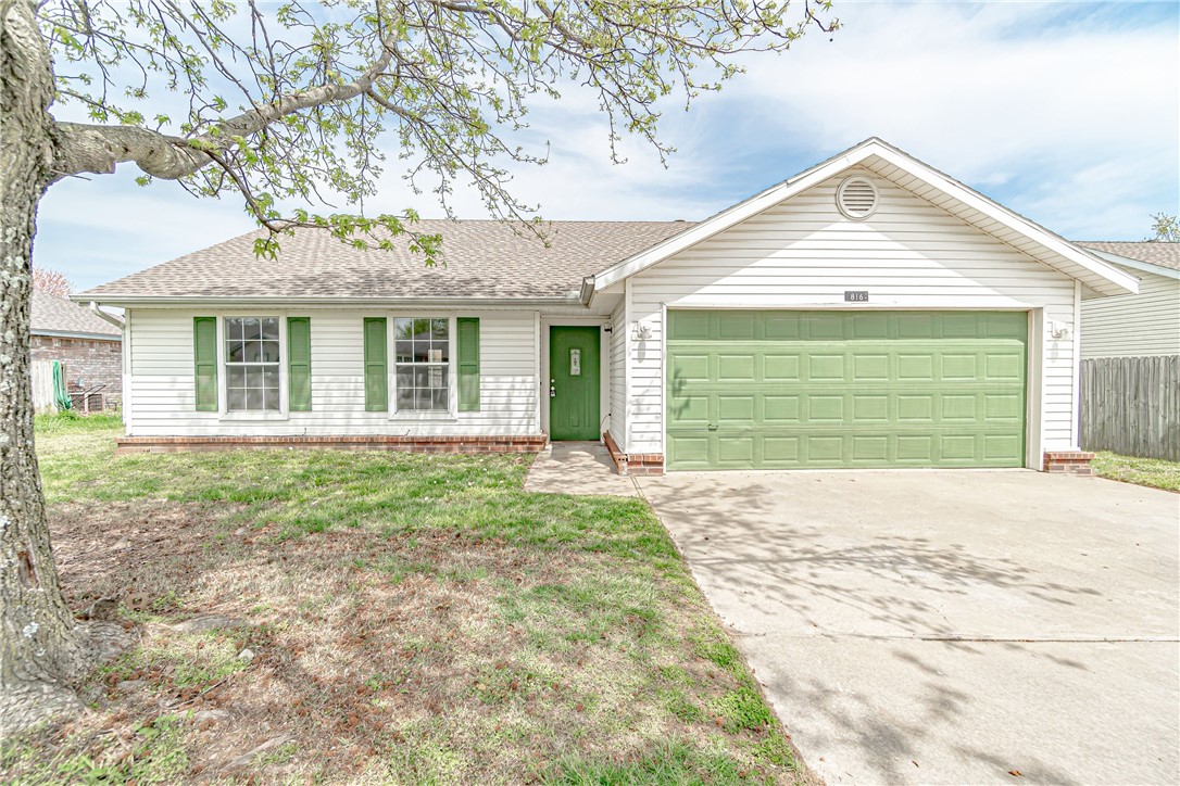 Quaint 3 bedroom home in good location in Centerton! Home opens up to welcoming living room with wood flooring and a comforting brick, wood burning fireplace. Living spaces and bathrooms feature hard surfaces. Large backyard great for hosting!