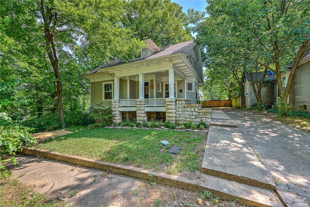 This beautiful Craftsman style house is located at the end of a private cut-de-sac over looking gorgeous downtown Siloam Springs. 4BR/2BA approx. 1705 sqft with an unfinished walk out basement. Enjoy being close to parks, library, coffee shops, restaurants, and so much more downtown Siloam has to offer.