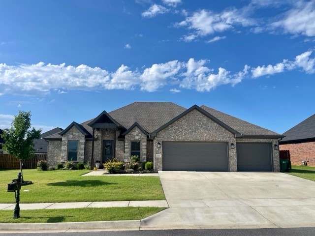 Beautiful single family home in Osage Creek Subdivision PH II. This home has vaulted ceilings with faux wood beam, Ceramic wood look tile flooring in living areas and carpet in bedrooms, granite counter tops, stainless steel appliances and much more. Enjoy the split / open floor plan with spacious bedrooms with walk in closets, large covered back patio with fan and a large fenced in back yard. **No Pets**