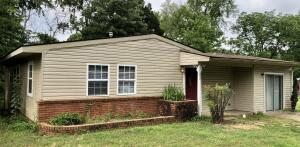 Looking for a 4 Bedroom home at a great price?!? Look no further than 1002 E G Street!! This 4 Bedroom 1.5 Bath home is convenient to Arkansas Tech and major employers. Updated pricing to include new roof per Seller.