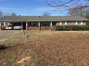 Nice 3 bedroom 2 bath home in central Clarksville, big storage building