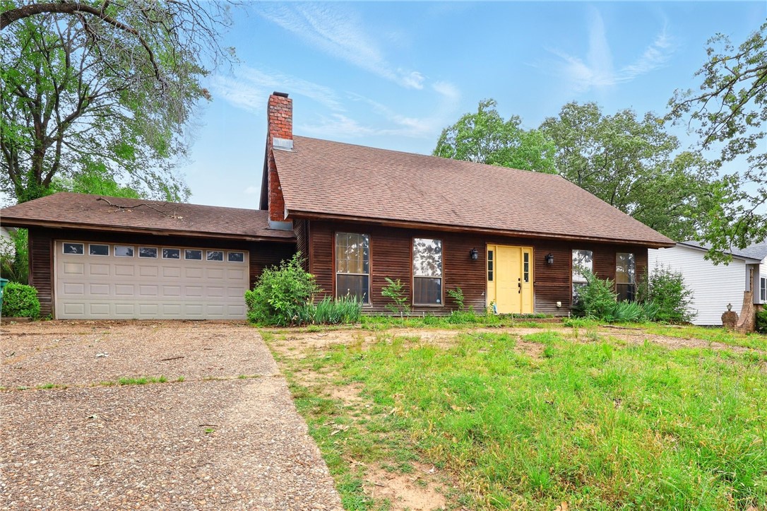 QUIT SEARCHING! Welcome to your next investment opportunity in the heart of Sherwood!
Charming 2 Story traditional Wood home is perfectly positioned in peaceful East Meadows neighborhood, offering both tranquility and convenience. Featuring a cozy wood-burning fireplace in one of the 2 Living areas, this property is brimming with potentialāideal for a savvy investor or first-time homebuyer ready to add their personal touch and Equity.
Enjoy quick access to local amenities: just minutes from Sherwood Forest Park, Regional Medical Center, and schools shopping and dining options abound nearby, including Walmart Supercenter, Kroger, and local favorites like Shotgun Danās Pizza and Gadwallās Grill. Commuting is a breeze with easy access to Highway 67/167, connecting you to all that Central Arkansas has to offer.
PRICED TO SELL and ready for your visionādonāt miss your chance to transform this diamond in the rough into a stunning showplace. Schedule your tour today and imagine the possibilities!