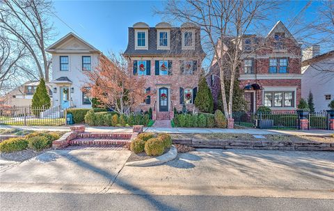 Photo of 242 SW D Street, Bentonville, AR 72712 (MLS # 1333776)