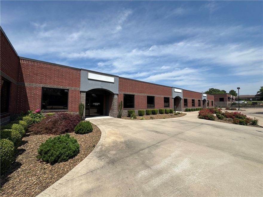 4,500 sq ft office space for lease near the W Monroe Avenue and Highway 71B intersection and is convenient to retail amenities and near the J.B. Hunt Transport corporate offices.