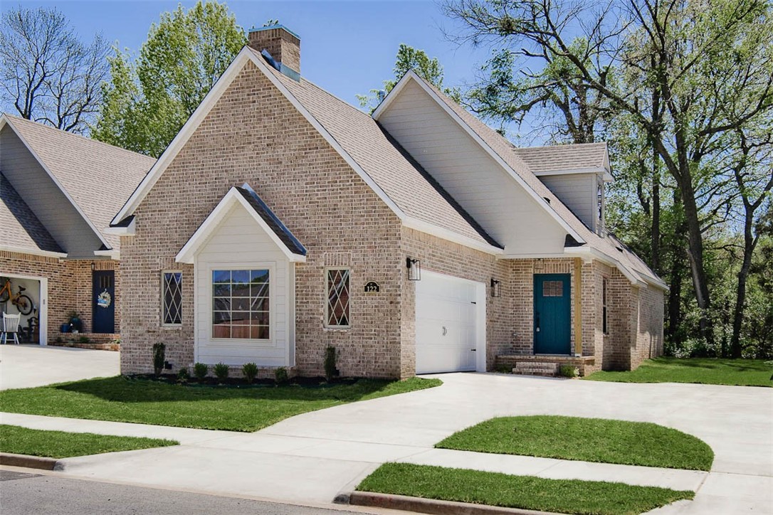 Step into this beautiful new construction home, offering a perfect blend of modern design and comfort. With 3 spacious bedrooms, 2 full bathrooms, and an additional half bath, this home provides plenty of space for everyday living. The large, open living room features a cozy fireplace, making it an ideal spot for both relaxation and entertaining. Enjoy the outdoors with a charming covered porch, and off the master bedroom, you'll find a private wood deck, perfect for enjoying your morning coffee or evening sunsets.
Please note that there is a mandatory lawn care fee and POA fees, ensuring that your neighborhood stays beautifully maintained. Donāt miss out on this incredible opportunity to call this place home!