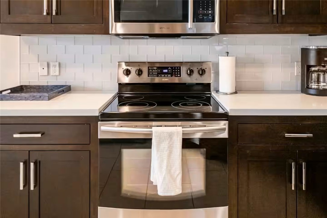 AMERICAN FLATS REGIME INC - Residential Lease