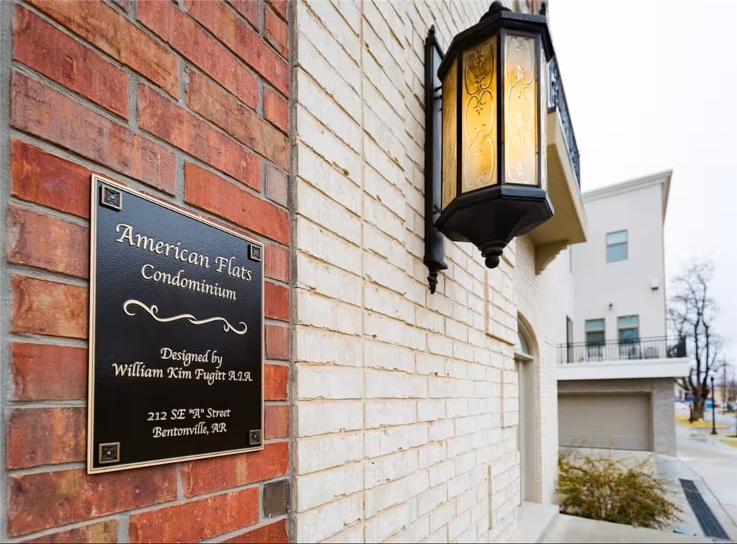 AMERICAN FLATS REGIME INC - Residential Lease