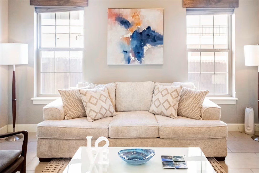 AMERICAN FLATS REGIME INC - Residential Lease