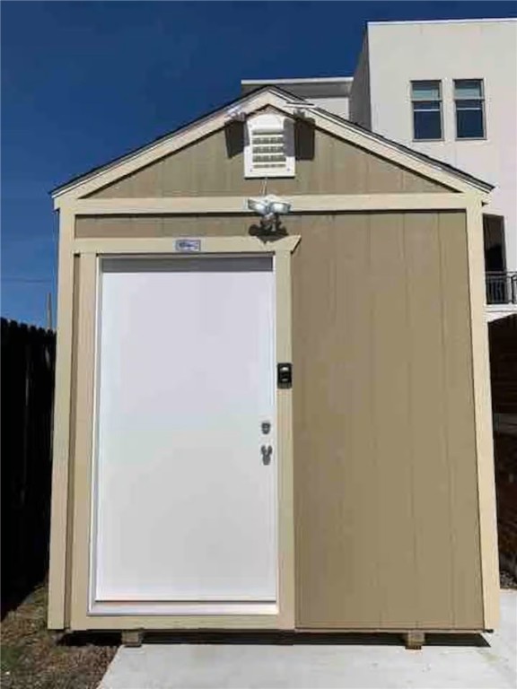 AMERICAN FLATS REGIME INC - Residential Lease