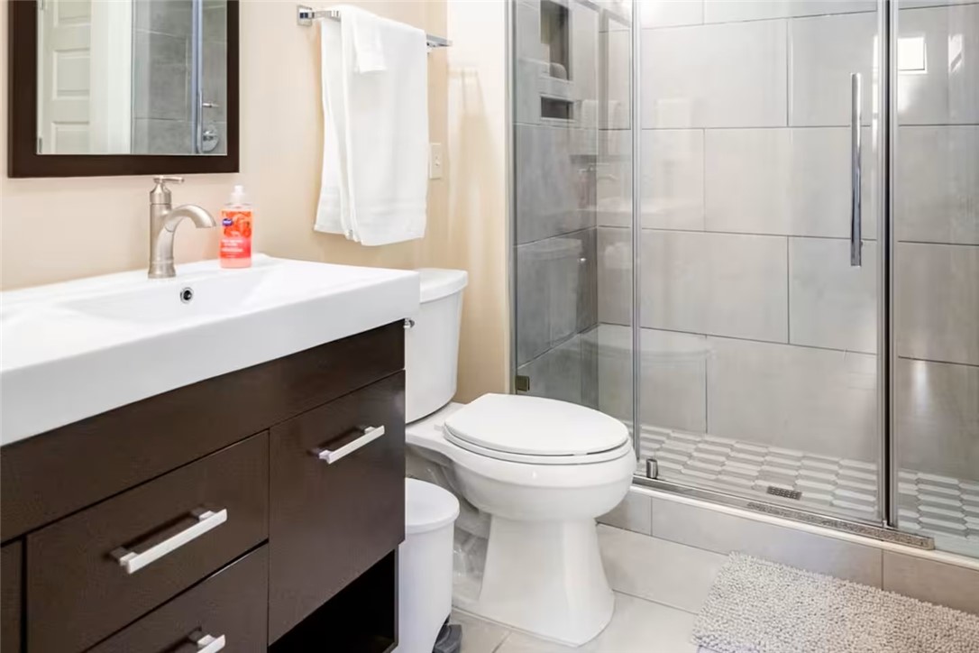 AMERICAN FLATS REGIME INC - Residential Lease