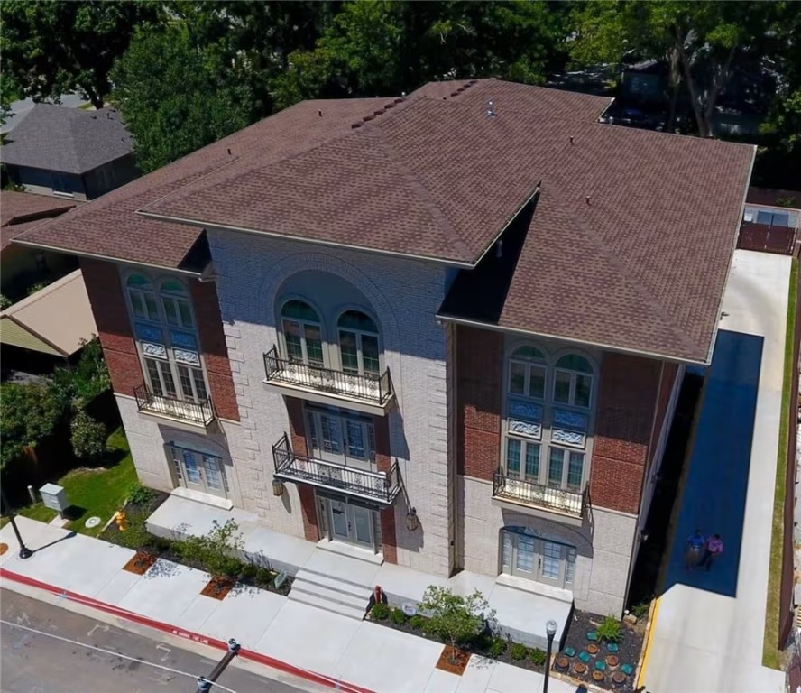 AMERICAN FLATS REGIME INC - Residential Lease