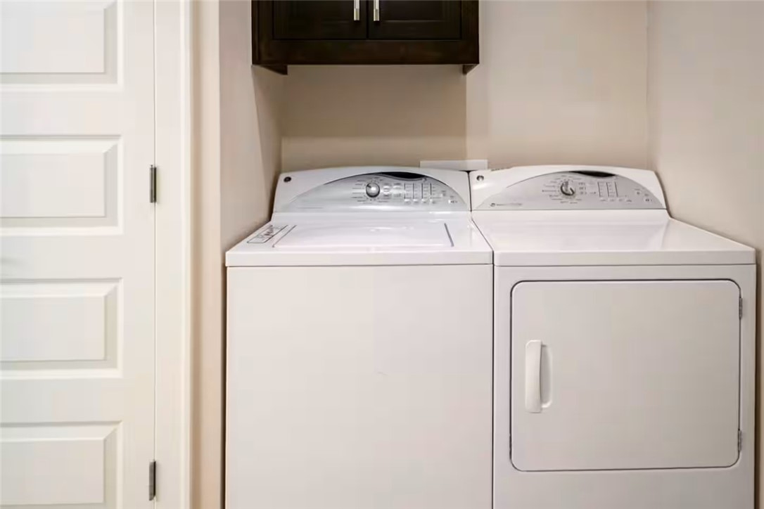 AMERICAN FLATS REGIME INC - Residential Lease