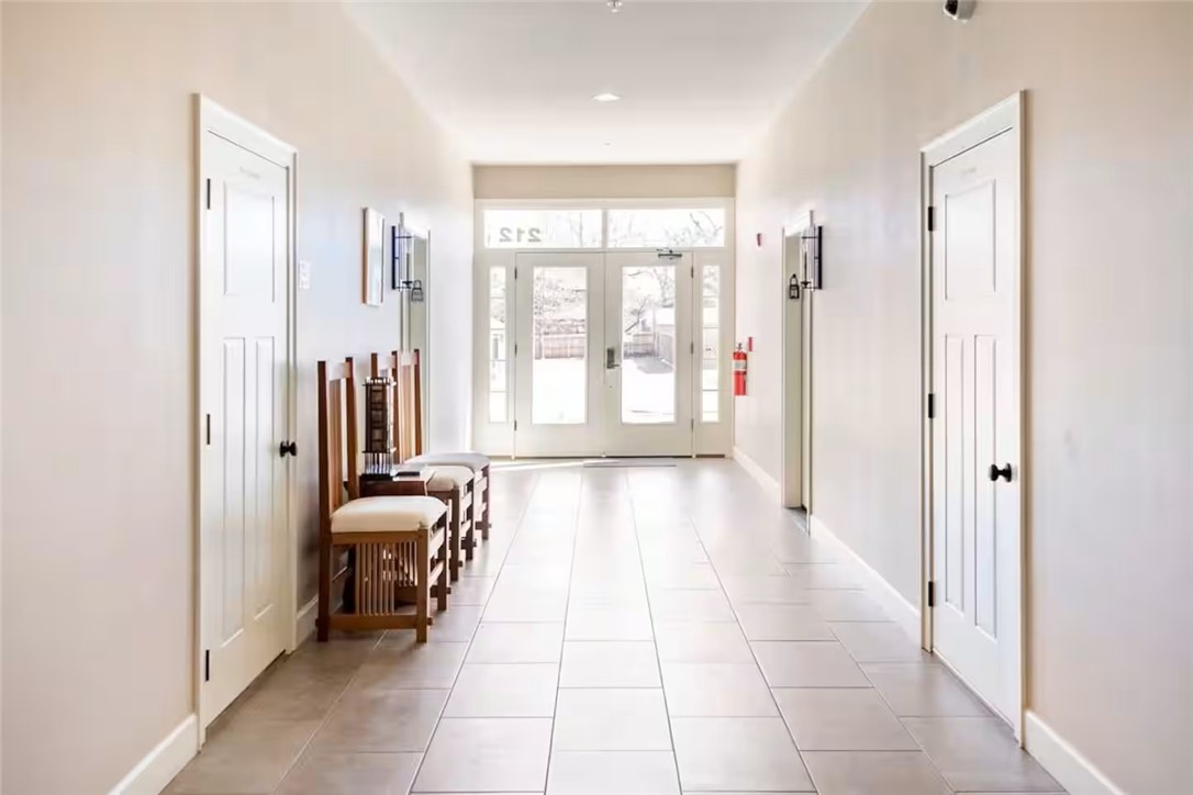 AMERICAN FLATS REGIME INC - Residential Lease