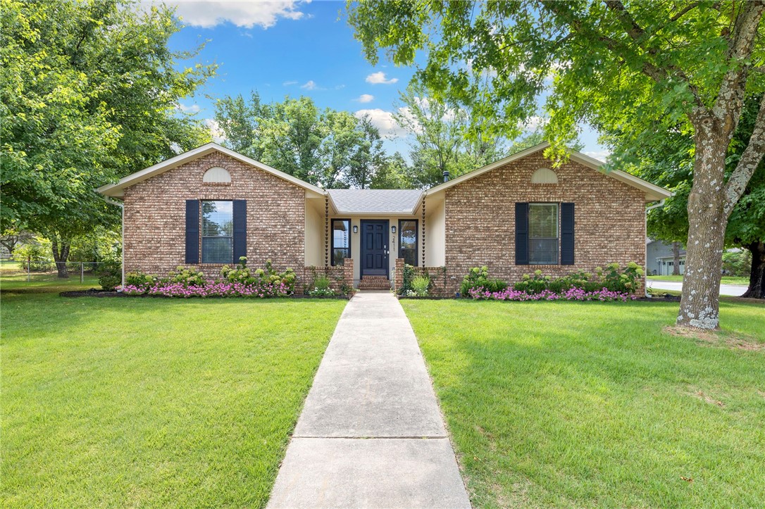 This recently remodeled East Fayetteville 3-bedroom, 2-bath home is steps from Gulley Park and the perfect place to call home! Situated on a desirable corner lot in a cul-de-sac, this property offers a spacious, fully fenced backyard and a private back patio perfect for relaxing or entertaining. Inside, you'll find fresh updates including stylish finishes, an open layout, and abundant natural light. Enjoy the convenience of this prime location in Fayetteville by walking or riding your bike on the greenway trail. Other amenities include
vinyl floors throughout, granite countertops, custom built-in cabinets, and all appliances included.
