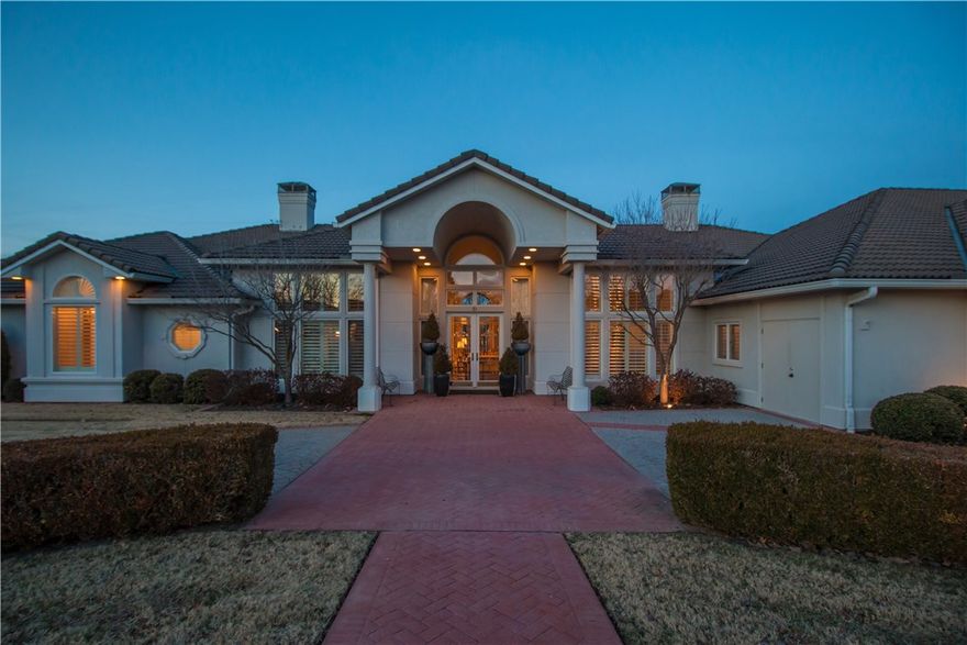 Heated/Cooled square footage includes garage. Stunning one-level stucco estate overlooking the 11th hole of gated Pinnacle Country Club golf course. Dramatic views from the 12-sets of French doors overlooking lush grounds. Stately interior featuring custom hardwoods and moldings, soaring ceilings, master w/sitting room, kitchen/hearth room w/large island, formal dining, & library. Heated/Cooled garage with abundant storage.