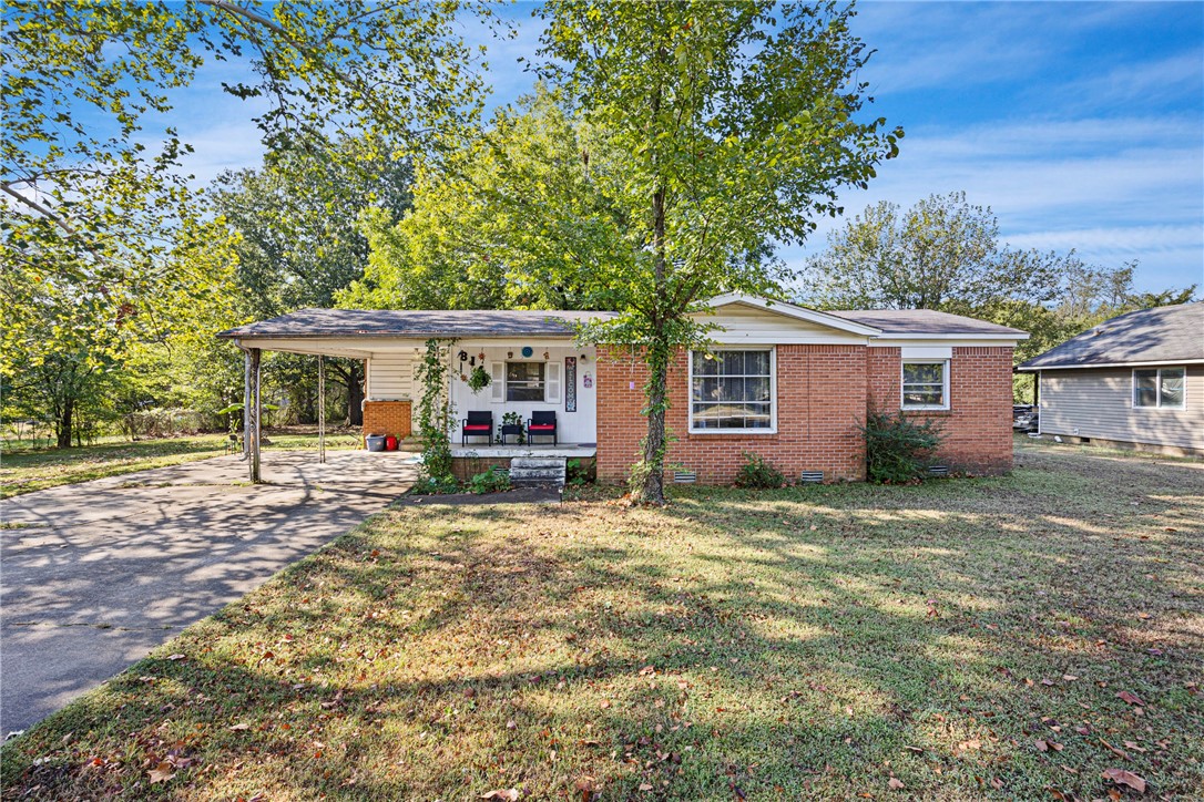 Charming 2 bedroom, 1 bath cottage in the heart of Russellville—minutes to Downtown and Arkansas Tech. Welcoming covered carport and a level 0.24-acre lot that’s easy to enjoy and maintain. Inside you’ll find 926 sq ft with central heat/air and a practical layout that lives larger than its size. Nestled on E J Street near neighborhood conveniences, parks, and schools—an ideal spot for an owner-occupant or rental portfolio addition. Call for your showing today!