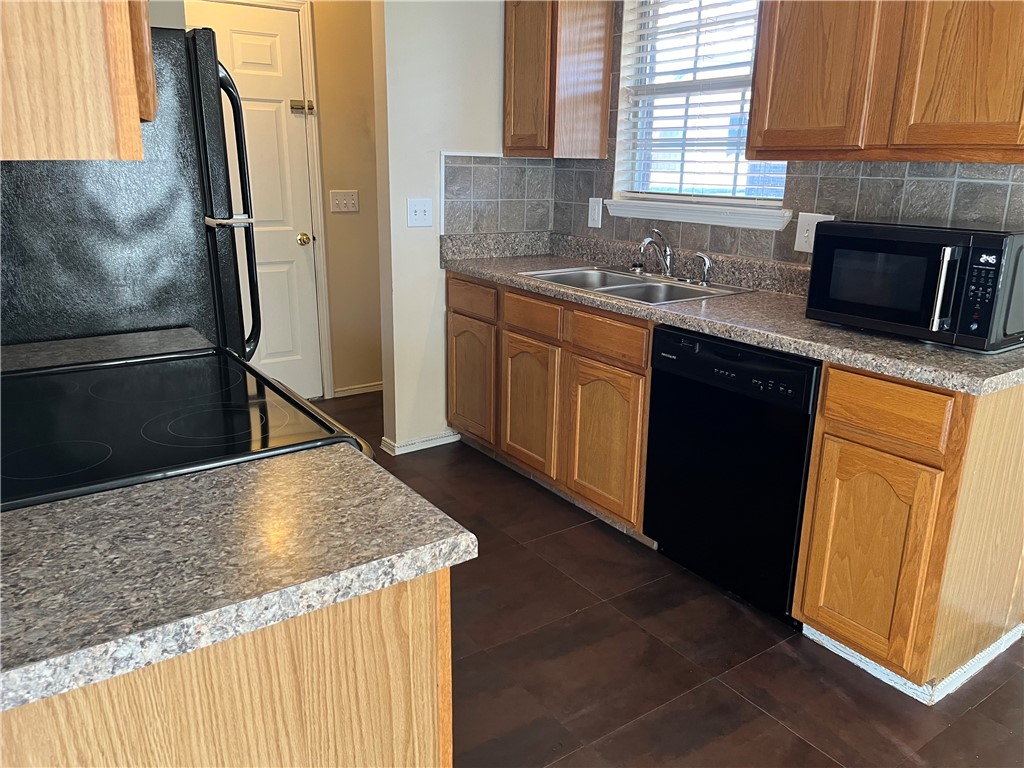 David Lyle Village Ph I - Residential Lease