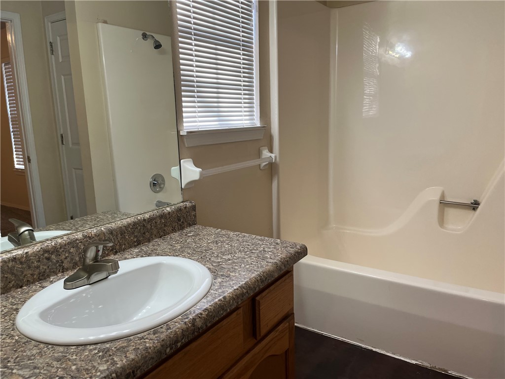 David Lyle Village Ph I - Residential Lease