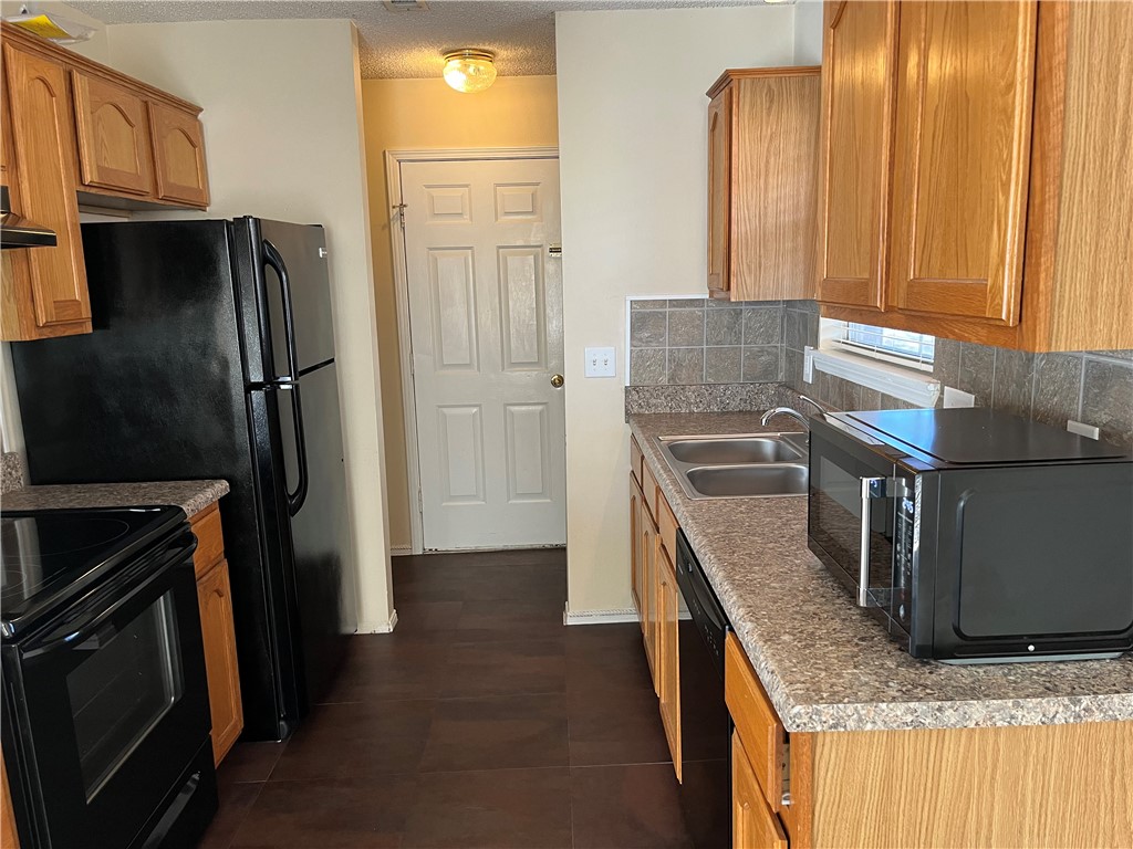 David Lyle Village Ph I - Residential Lease