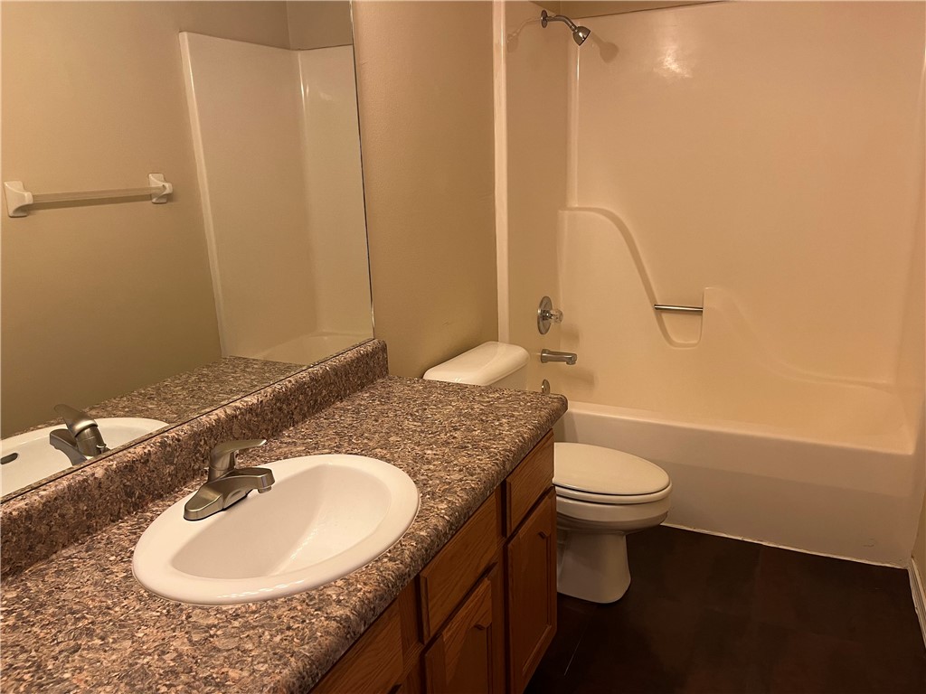 David Lyle Village Ph I - Residential Lease