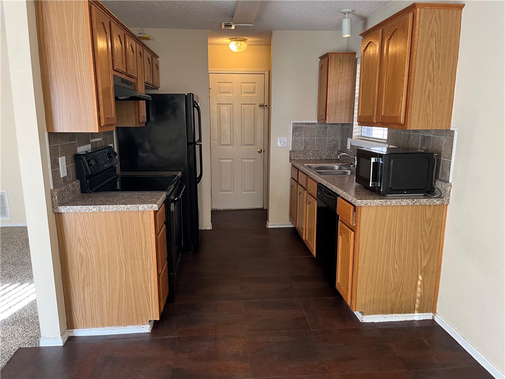 David Lyle Village Ph I - Residential Lease