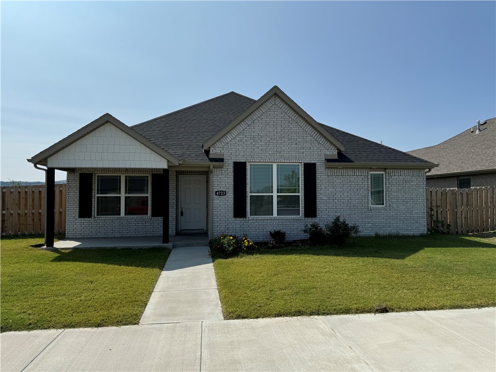 Recently built home in the highly sought after Villages of Sloanbrooke. Sellers dream home but having to relocate. Fabulous 3 bed/2 bath home with gorgeous granite and beautiful white cabinetry throughout. Fridge, Washer and Dryer to convey. Covered patios on front and back. Don't miss this one - Make an appt to come out to see this lovely home today!
