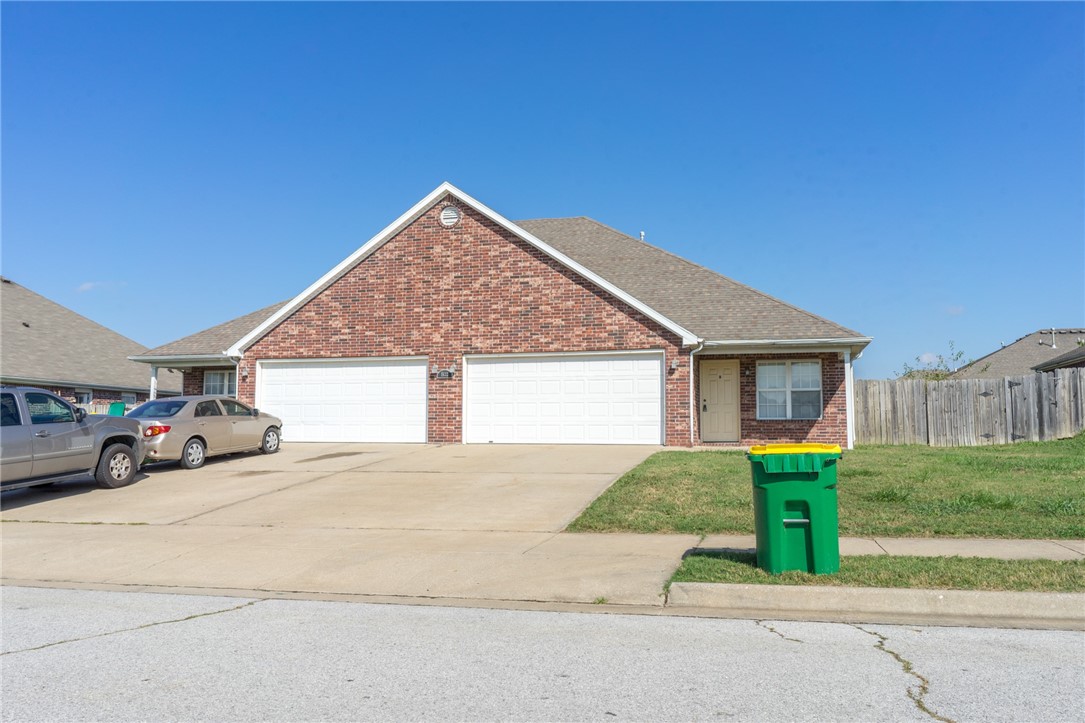 This conveniently located all brick duplex just received new LVP flooring, a new dishwasher, fresh paint throughout. Spacious fenced in backyard and patio right off the living room for easy entertaining. It is just down the street from the Bayyari Elementary School and only a few miles from Southwest Junior High School. Located a few minutes from Old Missouri road, this allow quick access to everything Springdale has to offer.
Please note: this property is being rented as is.