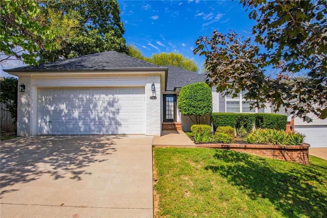 This fully- furnished executive home in Bentonville is ready to greet you for your long-term stay in comfort and style. Located Just north of the Bentonville square and less than a minute from I-49, you will be close to Walmart corporate for all your business meetings during the day and Bentonville's best restaurants and bars in the evening. Here for the trails? You'll love being able to bike in and out of the Slaugherpen trail system with a trailhead in the neighborhood entrance. Coler and Blowing Springs trails are located conveniently nearby, too.