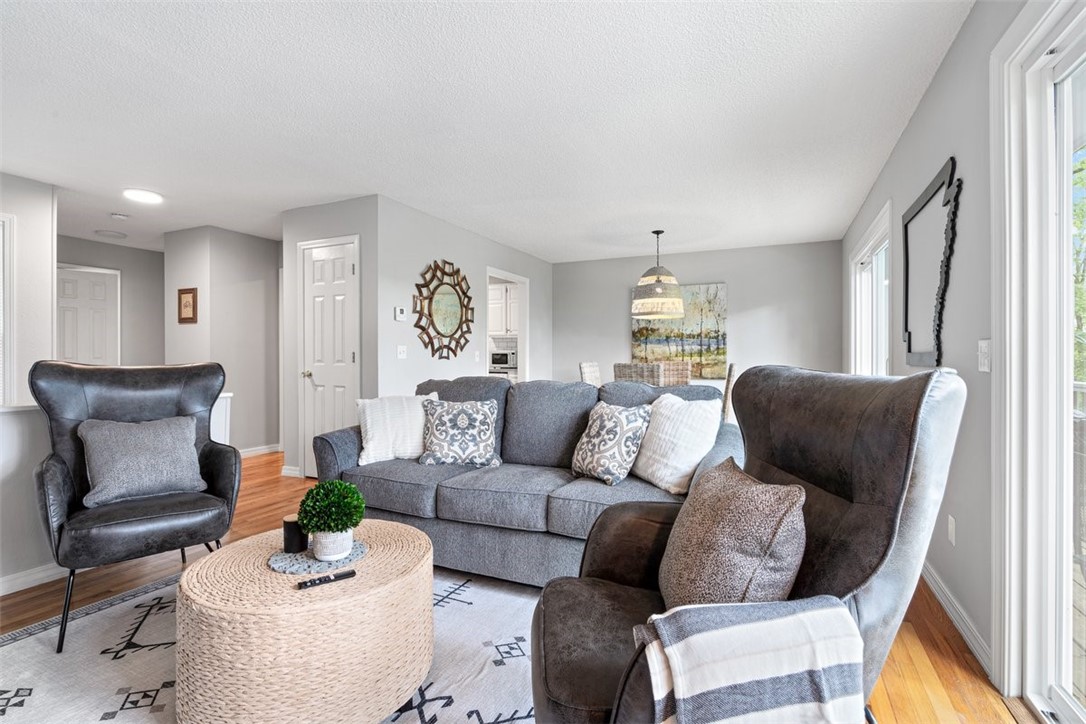 Discover this Bella Vista townhome, perfectly located. Only 2 mins from the Bella Vista Country Club Golf Course and Clubhouse, a haven for golf enthusiasts. Nature lovers will adore the nearby Tanyard Creek Nature Trail & Waterfall, just 5 mins away, as well as Lake Avalon and Lake Windsor, both within 10 mins.
Easy access to Highway 71 (5 mins) and top-rated Bentonville schools (Bentonville school district). Enjoy a new deck with stunning views, along with included appliances (fridge, washer, dryer) for convenience. This townhome is an investment gem, currently leased until October 2024.
With downtown Bentonville just under 20 mins away, this is your chance to own a fantastic property in the heart of Bella Vista. Don't wait; seize the opportunity now!