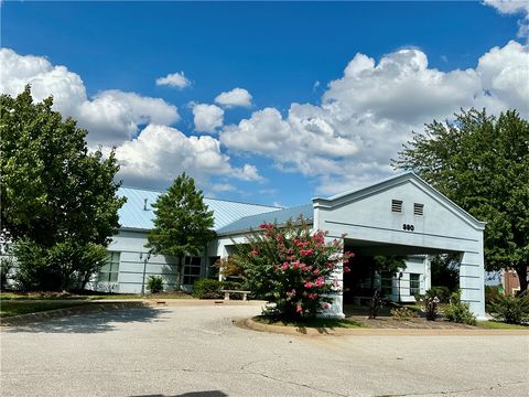 Photo of 350 E Millsap Road, Fayetteville, AR 72703 (MLS # 1326628)