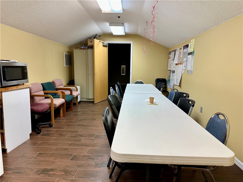 Cmn Bus Park - Commercial Lease