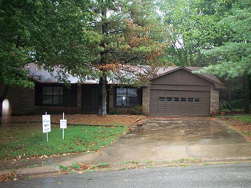 4 BED/2 BATH HOUSE ACCESSIBLE TO U OF A AND I-49
