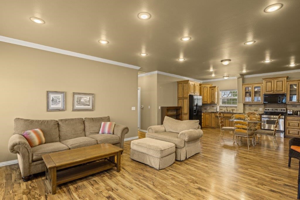 Johnsons 2nd Add Cave Spgs - Residential