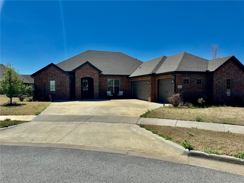 Beautiful 4 bed, 2.5 bath home in prime Wildwood neighborhood! Minutes to Walmart Home Office, Bentonville schools, NW Medical Center, Pinnacle Hills Promenade, Downtown Bentonville, XNA Airport, parks, and trails. Split floor plan with vaulted ceilings, wood floors, granite counters, custom cabinets. Gourmet kitchen, gas fireplace, spa-like primary bath, walk-in closets. Covered patio, private fenced yard, 3-car garage. Washer, dryer, refrigerator included. **$250 non-refundable pet fee per pet.**