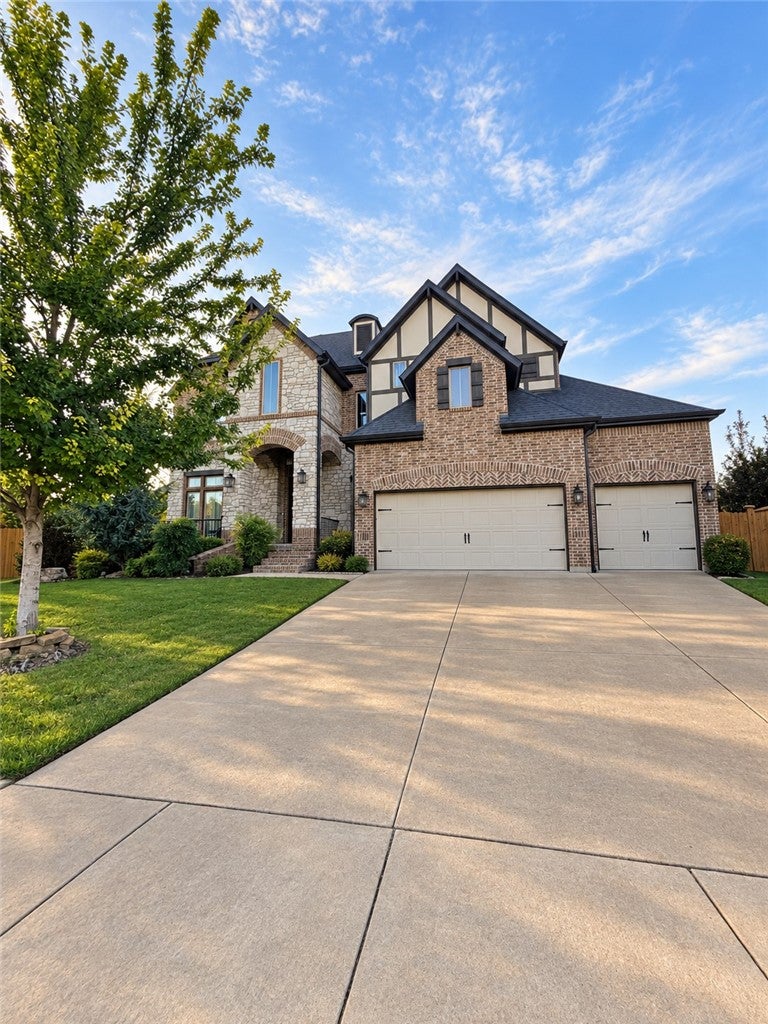 1561 Glastonbury Drive