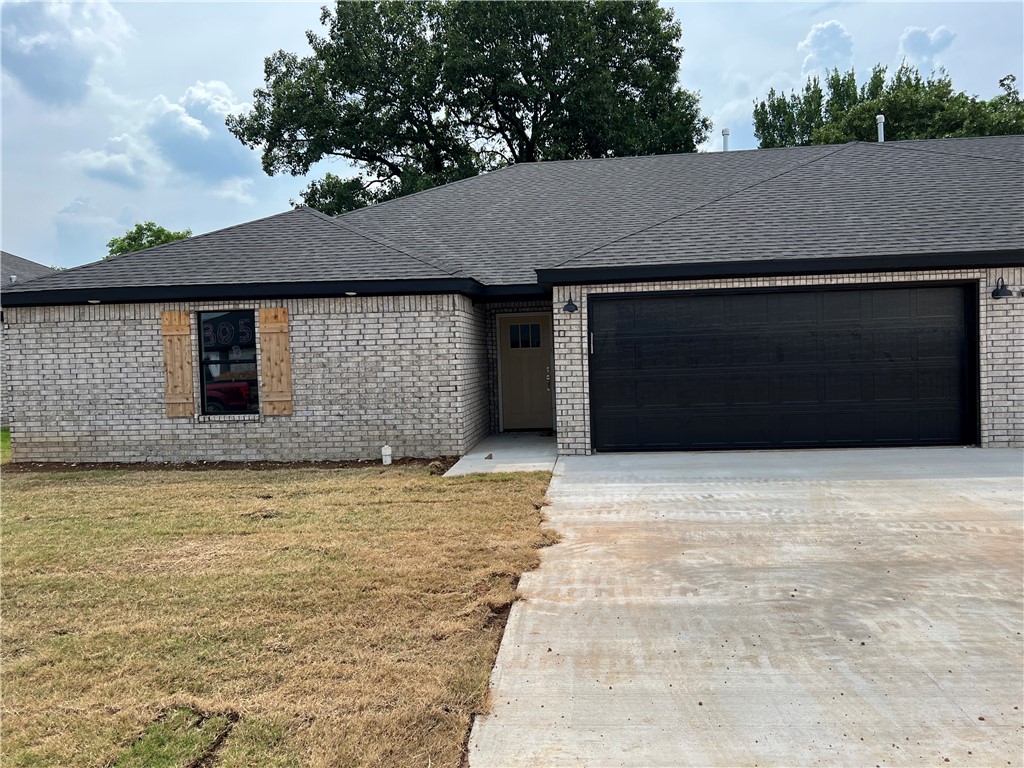 Beautiful new construction in upcoming Gravette subdivision. Welcome your family home to a quality built home equipped with granite counter tops, spacious floor plan, and a fully fenced in yard.