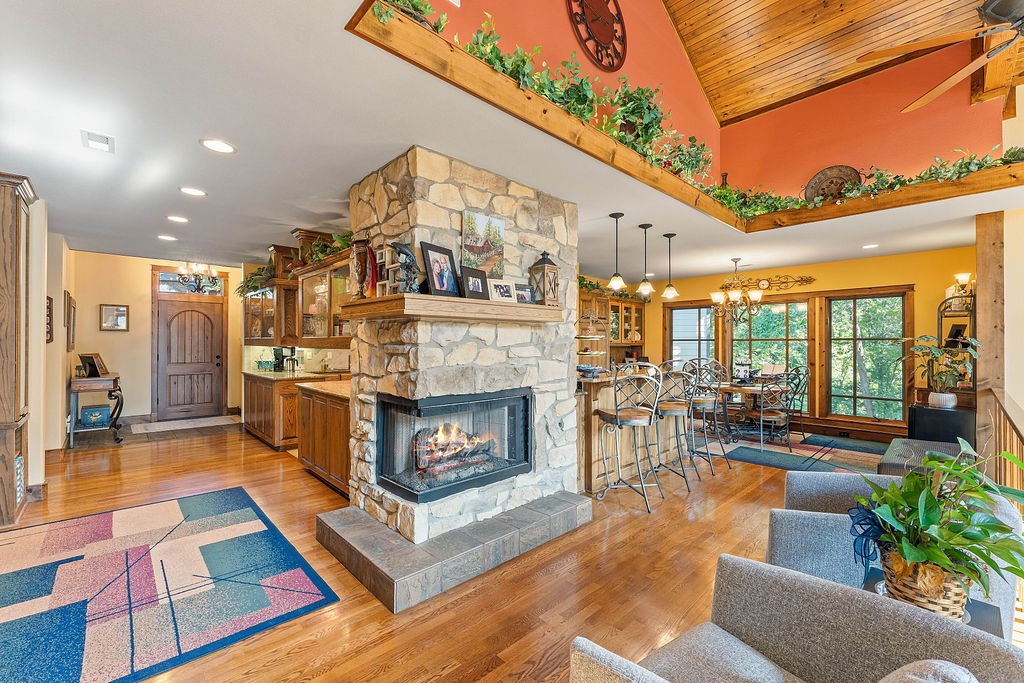 Twin Lakes Est - Residential
