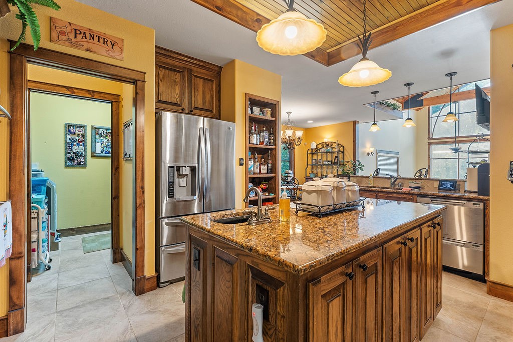 Twin Lakes Est - Residential